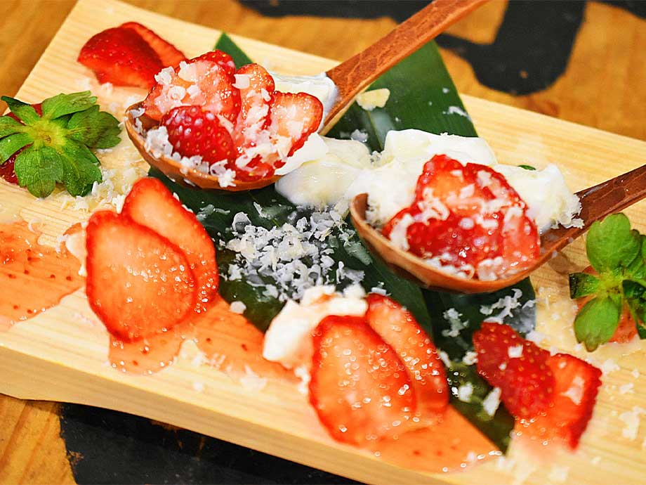 牛乳寒天とクリームチーズのイチゴ盛り合わせ