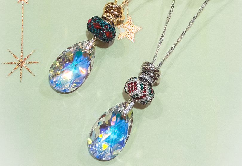 ①ホリデイネックレス ゴールド色 ②ホリデイネックレス シルバー色